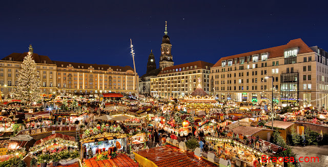 Mercato di Natale Piața Mare a Sibiu in Romania Mercato di Natale Piața Mare a Sibiu in Romania